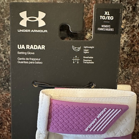 NWT Women’s Under Armour Radar Batting Gloves - Picture 2 of 7